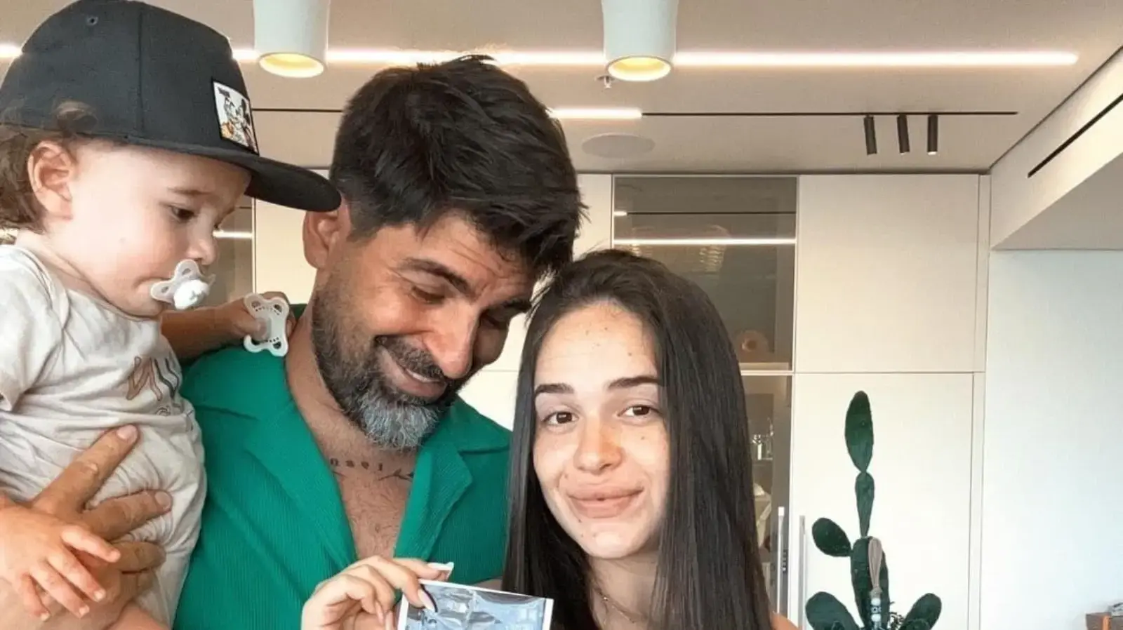 מותאם לבוקסה רותם ושי כהן עם בנם הבכור אדור דוד