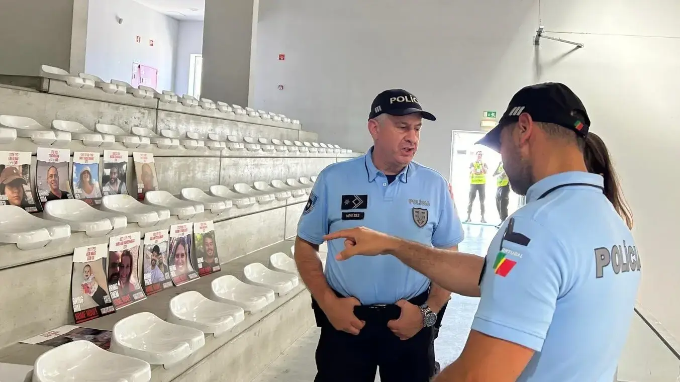שוטרים פורטוגלים דורשים להסיר כרזות חטופים