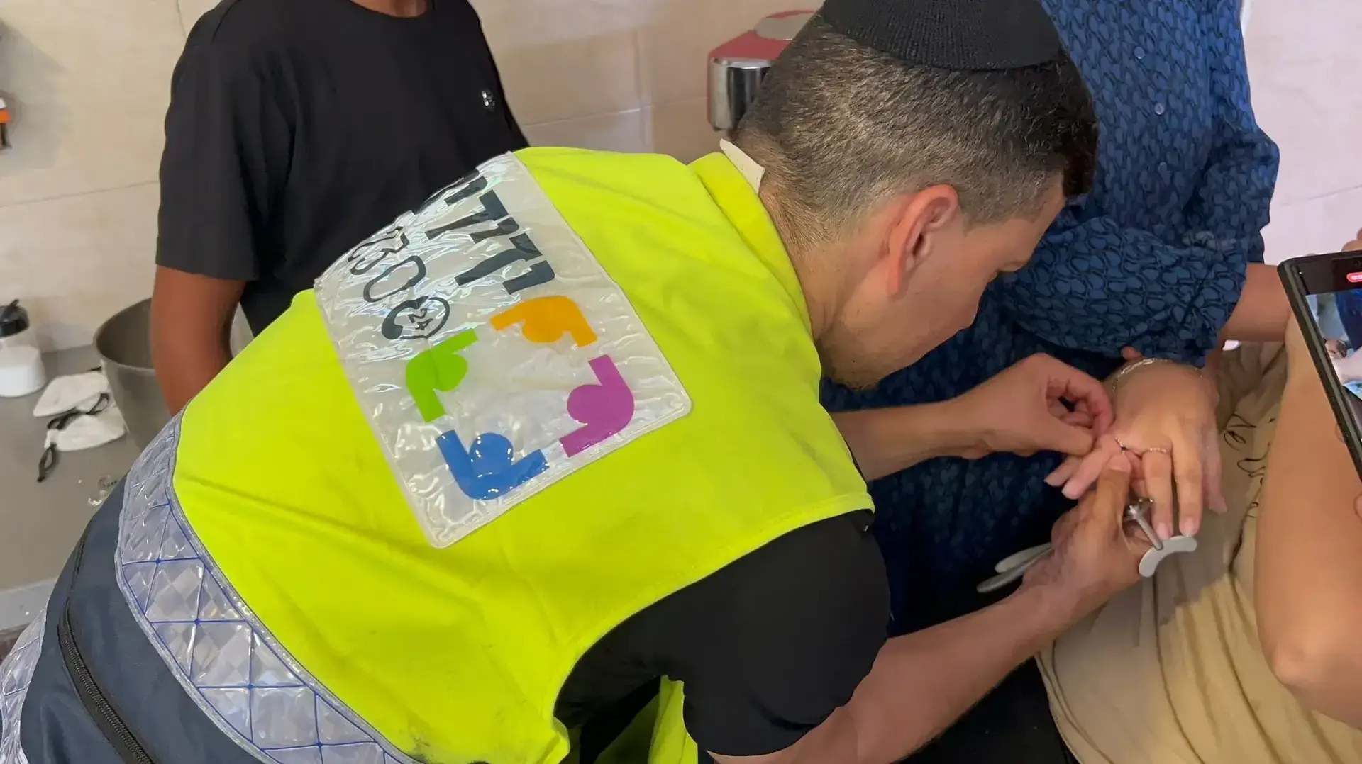 ארגון ידידים מחלצים טבעת מיד שהתנפחה ארגון ידידים מחלצים טבעת מיד שהתנפחה