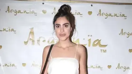נופר מור