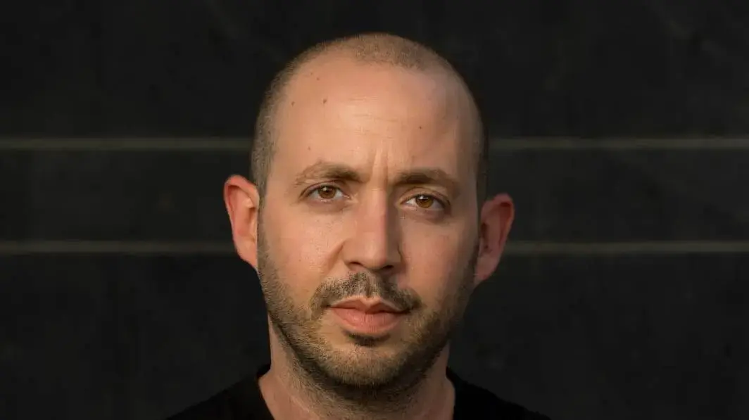 אביב בן זיקרי.