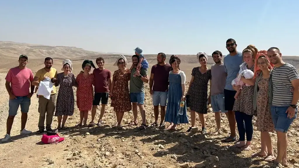 הדיירים העתידיים של המתחם במהלך ביקור בשטח