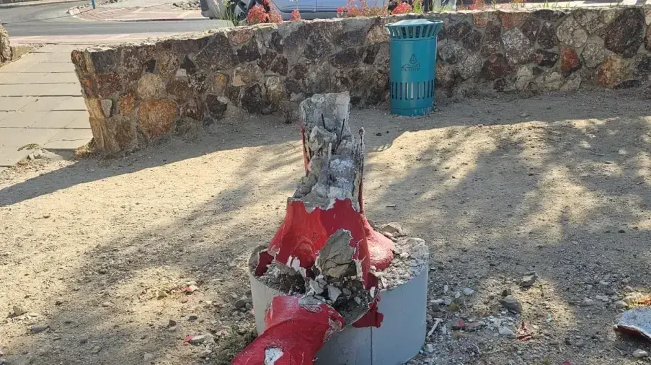 "פסל האהבה" מנופץ, ארכיון