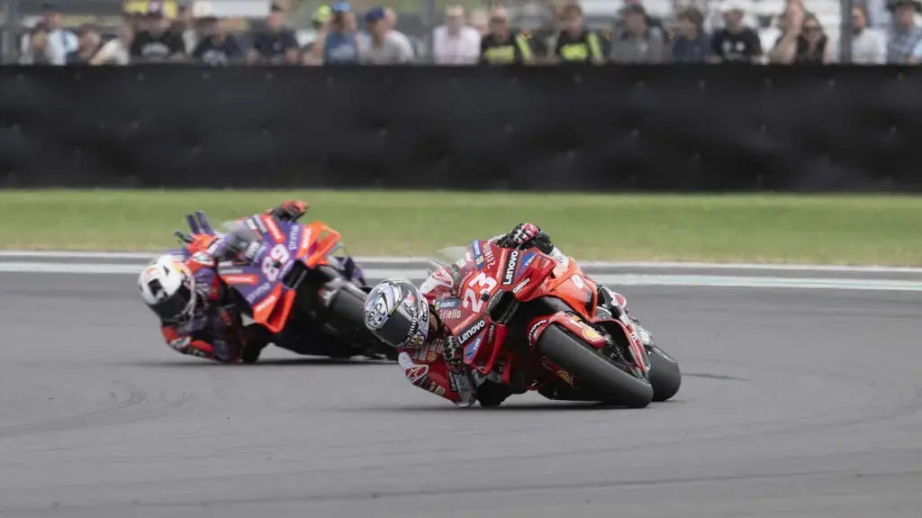Enea Bastianini of Italy and Ducati Lenovo Team leads Jorge Martin

אנאה בסיאניני וחורחה מרטין מדואקטי