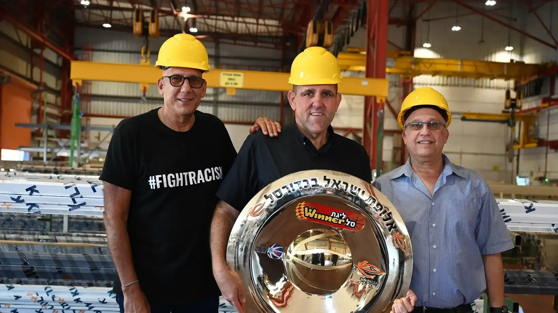 מימין לשמאל: יוני רובינזון, משנה למנכ"ל קליל, ניר אילני מנכ"ל קליל ודורון ג'מצ'י