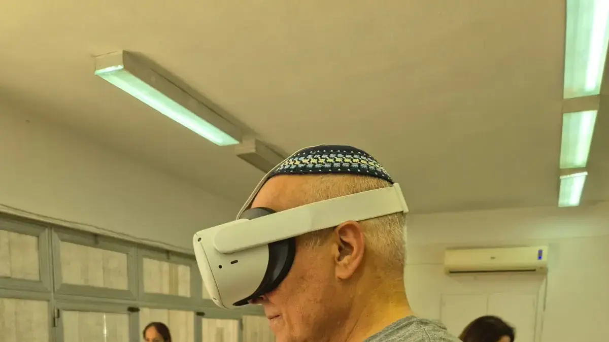 הרכז המקצועי במגמה לאדריכלות ועיצוב פנים הרצל בן שבת ביוון