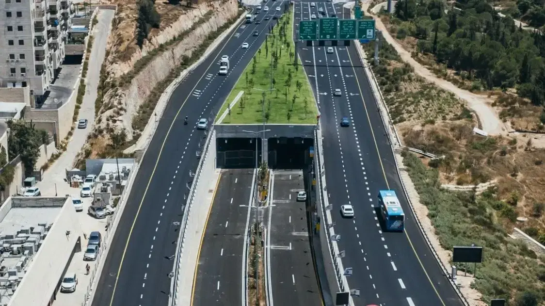 נפתחו במלואן לתנועה מנהרות הגבעה הצרפתית