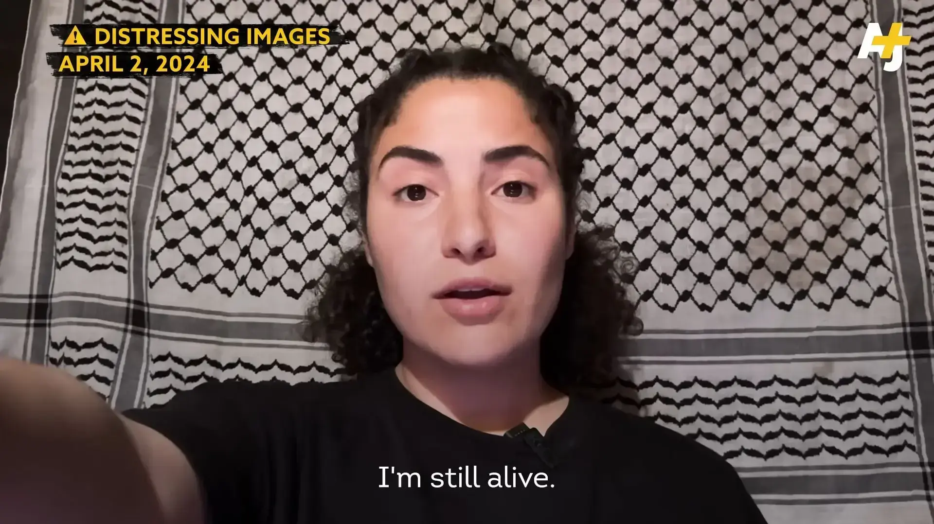 העיתונאית הפלסטינית ביסאן עאטף עודה, מתוך סרטה התיעודי "It’s Bisan From Gaza and I’m Still Alive" ("זאת ביסאן מעזה ואני עדיין בחיים")
