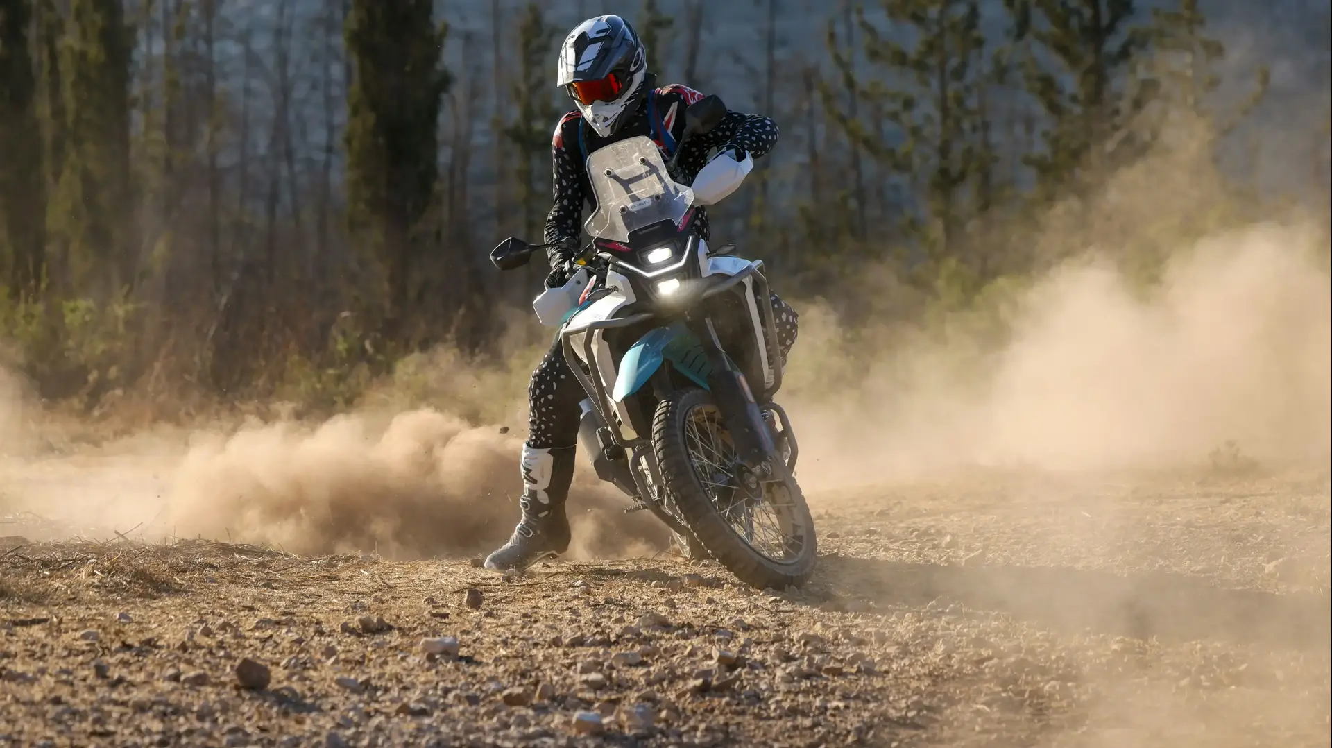 דני קושמרו בוחן אופנוע CFMOTO 450MT דני קושמרו בוחן אופנוע CFMOTO 450MT