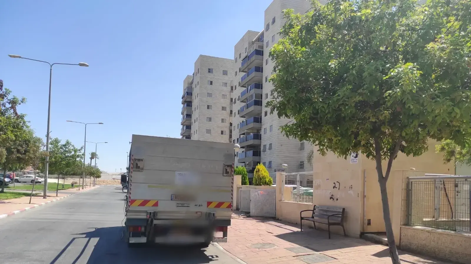 משאית של מי שבע ברחוב טנא שלמה, היום