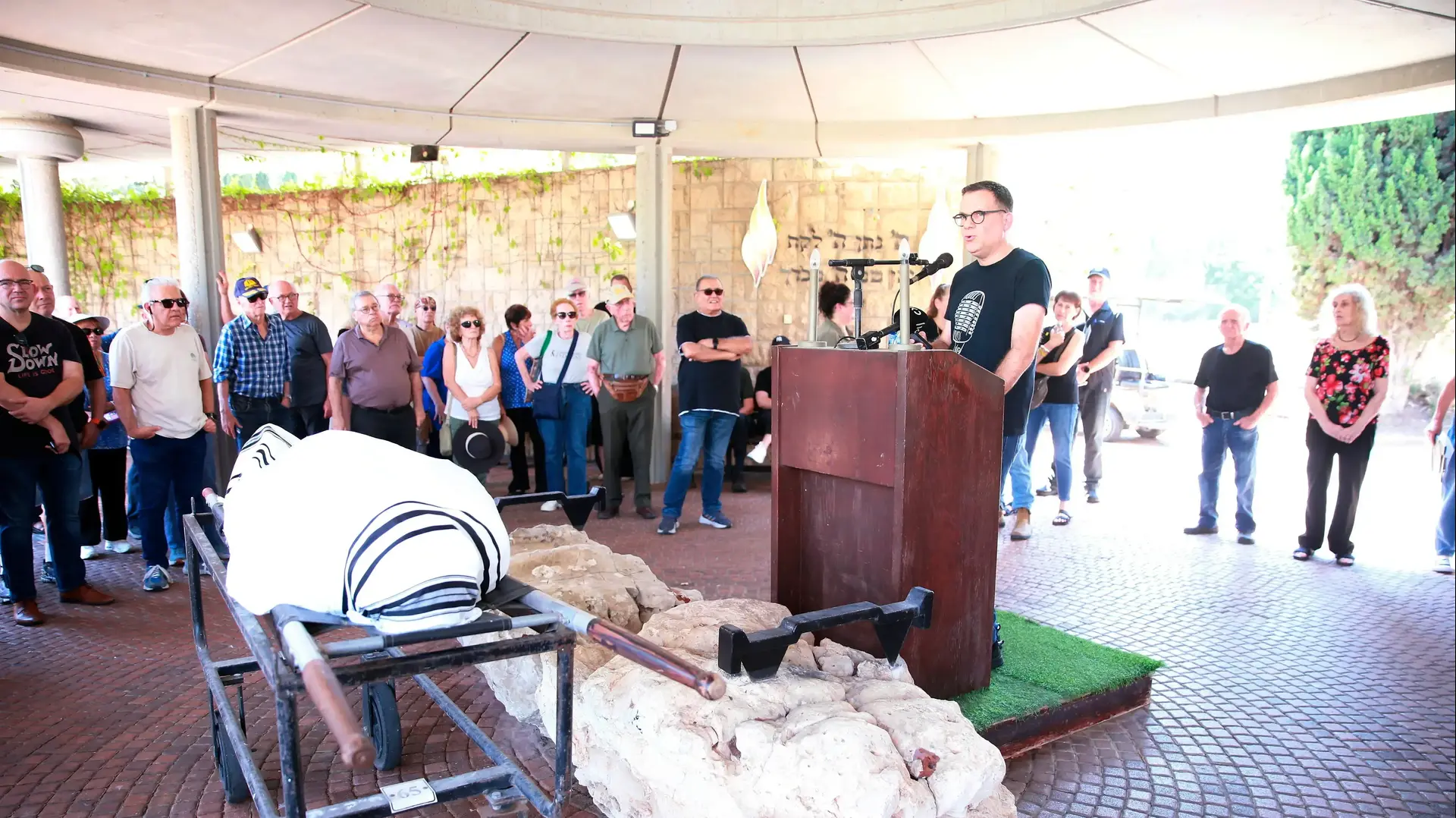 הלווייתו של שדר הרדיו גדעון הוד ז"ל