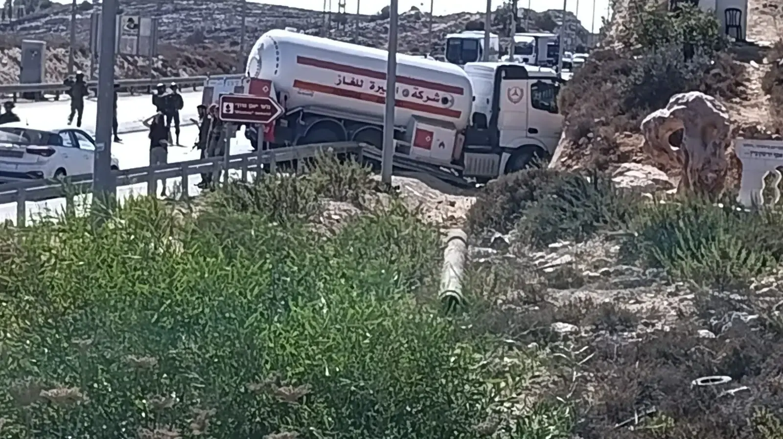 חשד לפיגוע דריסה בבנימין: נהג משאית האיץ לעבר ישראלים בצומת גבעת אסף