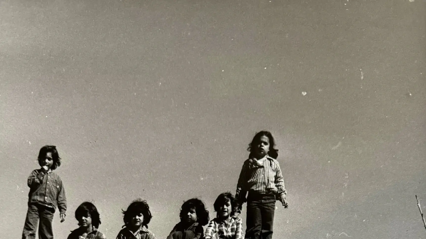 "קבוצת אלמוגים. ניר עוז". 1976. מתוך התערוכה "יוכבד ליפשיץ, צלמת - רגעים ששרדו"
