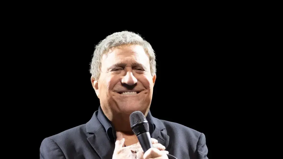 יהורם גאון בהופעה בהיכל התרבות