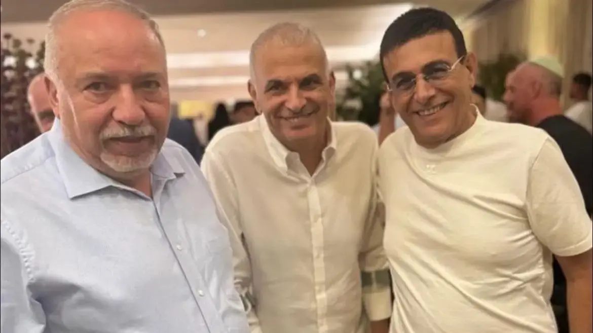 רוני מאנה, משה כחלון, אביגדור ליברמן
