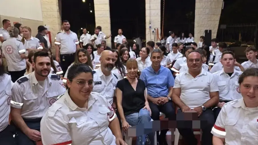רוה"ע יקי בן חיים בהרמת כוסית לעבדי ומתנדבי מד"א