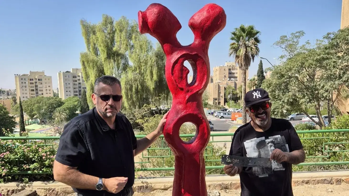 פסל האהבה שב למקומו