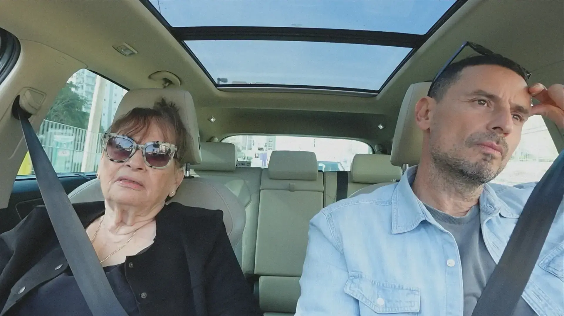 גיא זוארץ ואמו ב"מחוברים - החיים במלחמה"