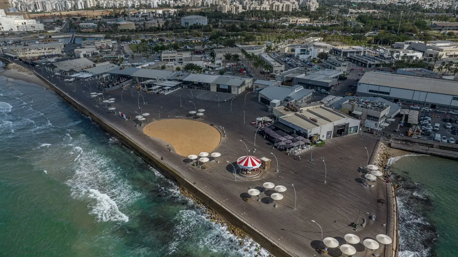 נמל תל אביב עובר בימים אלה שיפוץ בהיקף נרחב