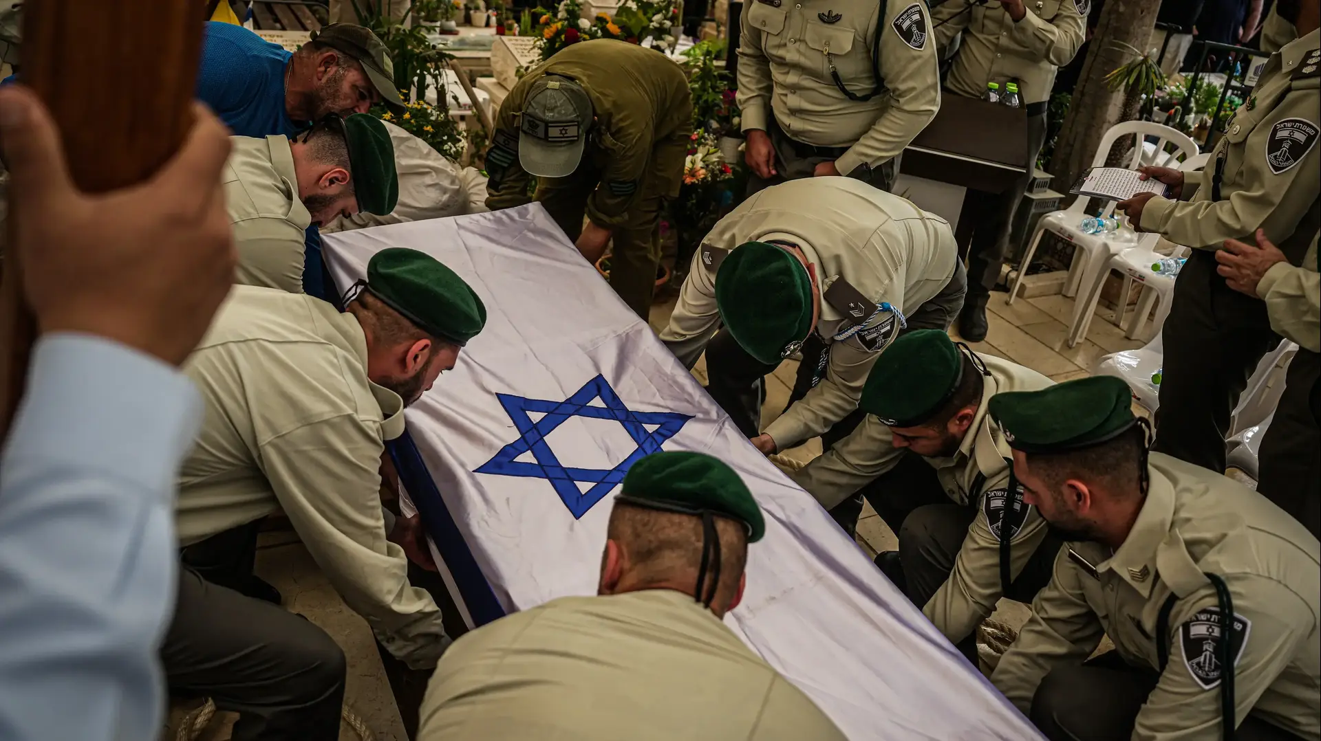 מלווים את סמ"ש שירה חיה סוסליק ז"ל בדרכה האחרונה מלווים את סמ"ש שירה חיה סוסליק ז"ל בדרכה האחרונה