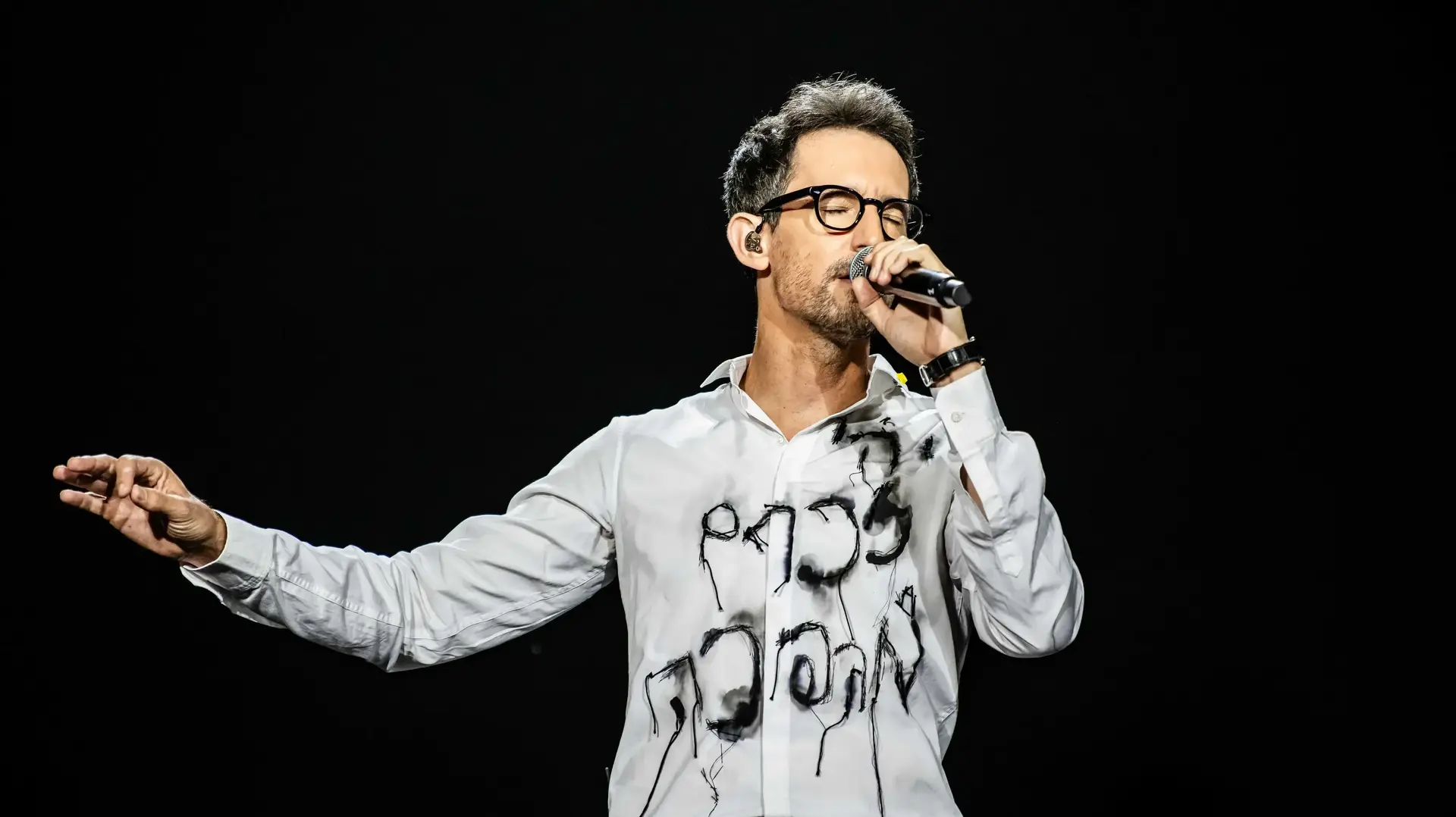 עברי לידר בטקס הזיכרון הלאומי של משפחות הנרצחים והחטופים במלאת שנה לטבח ה-7 באוקטובר, פארק הירקון, 7 באוקטובר 2024 עברי לידר בטקס הזיכרון הלאומי של משפחות הנרצחים והחטופים במלאת שנה לטבח ה-7 באוקטובר, פארק הירקון, 7 באוקטובר 2024