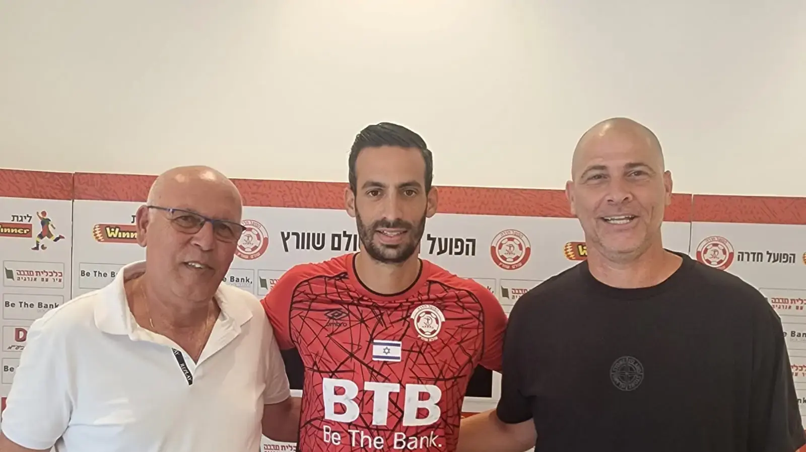 דן איינבינדר חתם בהפועל חדרה לצד אבי נמני ואבי דגני
