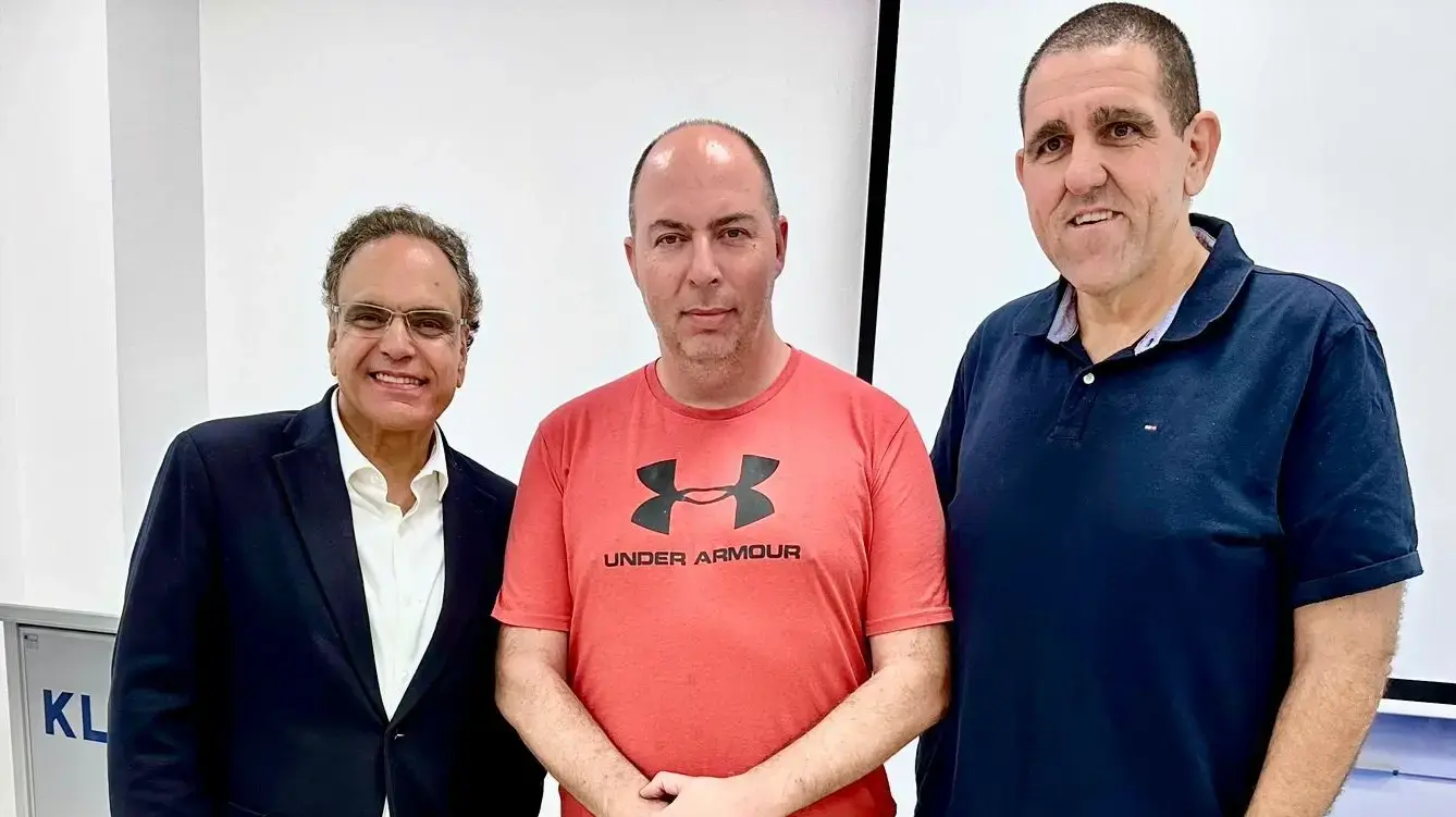 מימין לשמאל:  ניר אילני מנכ"ל קליל, אור הלר כתב צבאי ערוץ 13, צורי דבוש יו"ר קליל