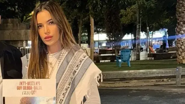 נטלי דדון בערב שמחת תורה בכיכר דיזינגוף, 2024