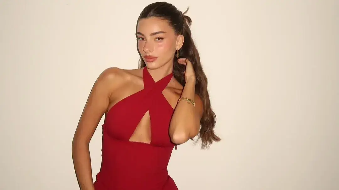 דיאן שוורץ בשמלה אדומה דיאן שוורץ בשמלה אדומה