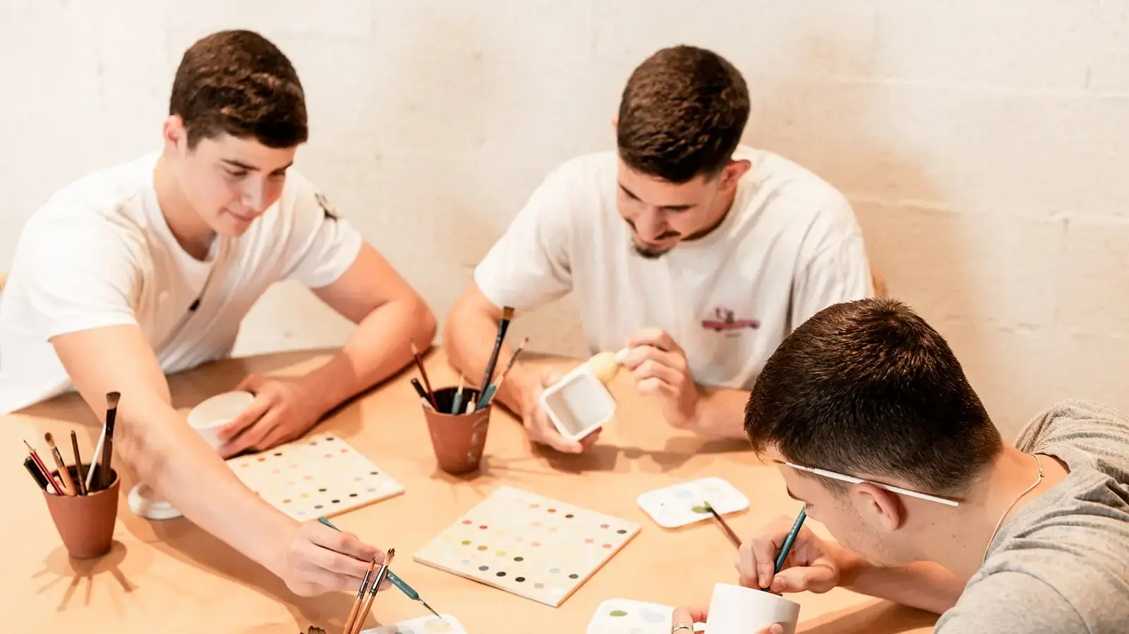 צביעת כלי קרמיקה