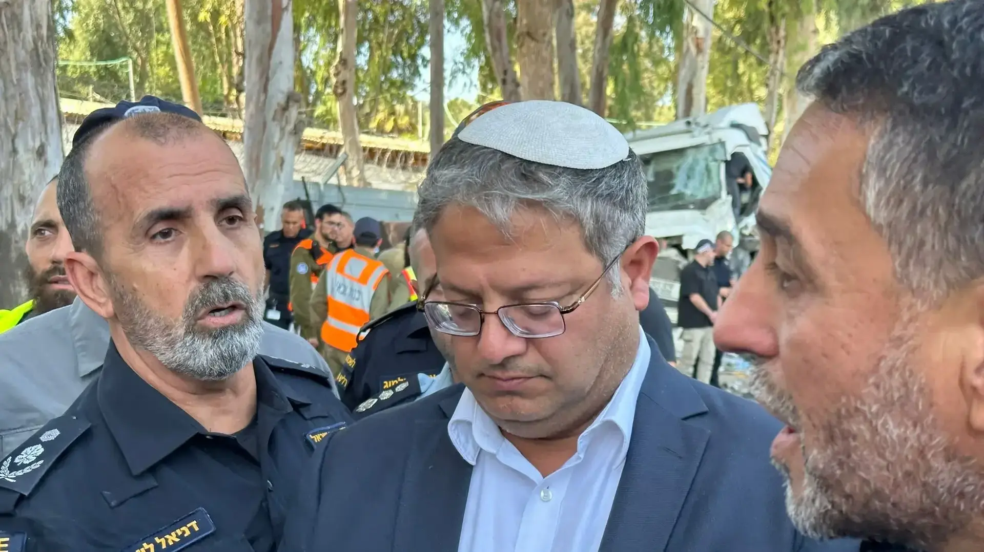 מפכ"ל המשטרה דניאל לוי והשר לביטחון לואמי איתמר בן גביר, זירת דריסה, צומת גלילות, 27 באוקטובר 2024