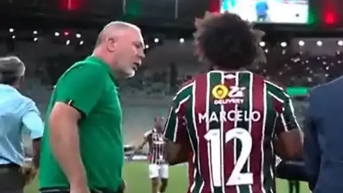 מרסלו מתעמת עם מאמן פלומיננזה מרסלו מתעמת עם מאמן פלומיננזה