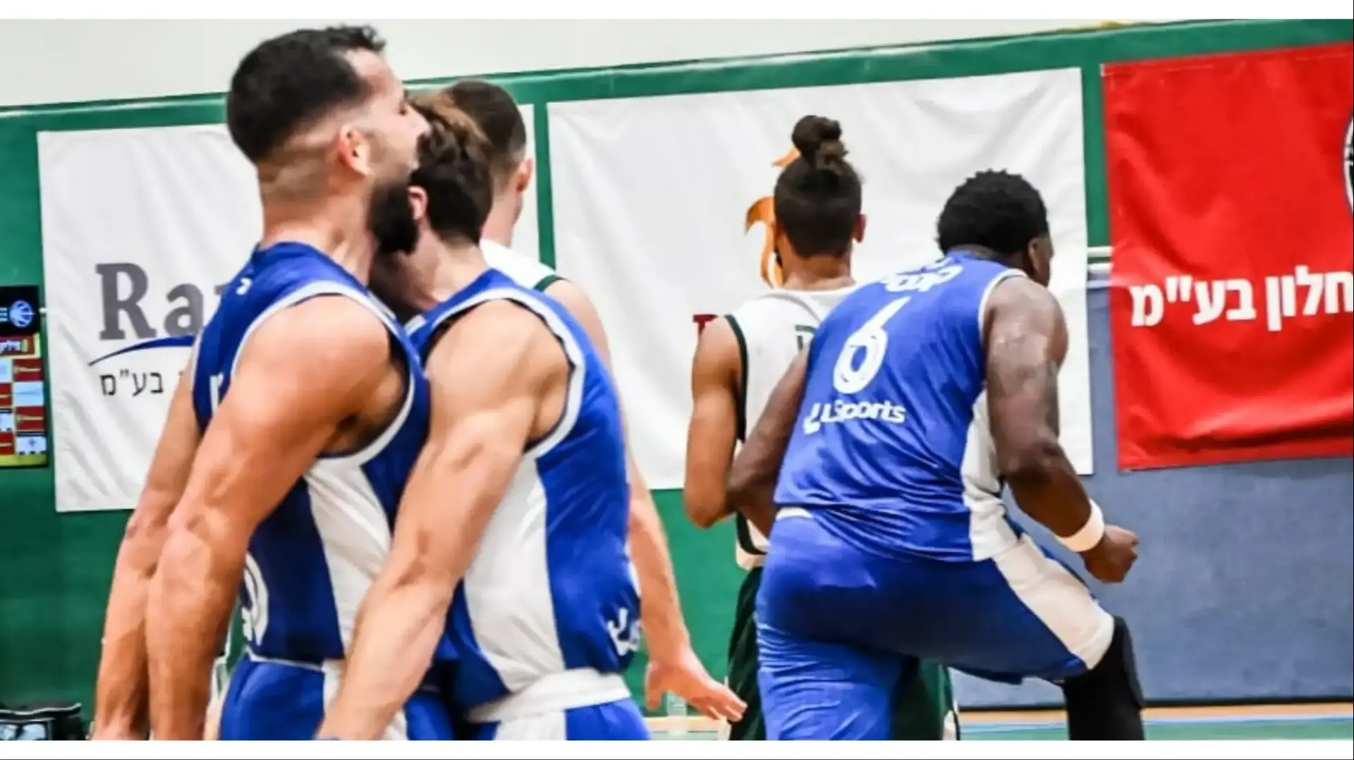 שחקני אליצור אשקלון חוגגים שחקני אליצור אשקלון חוגגים
