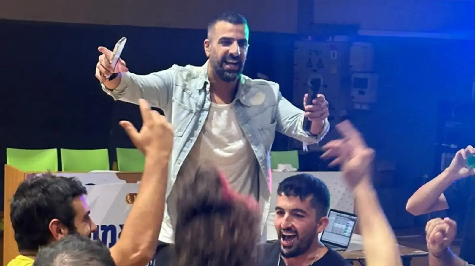 רגב הוד מופיע בפני חיילים
