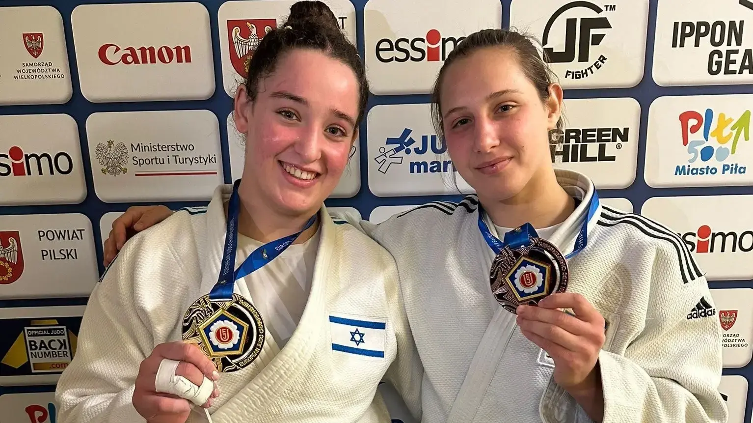 גאיה בר אור (מימין) עם מדליית ארד, יולי מישינר עם מדליית זהב, אליפות אירופה בג'ודו עד גיל 23
