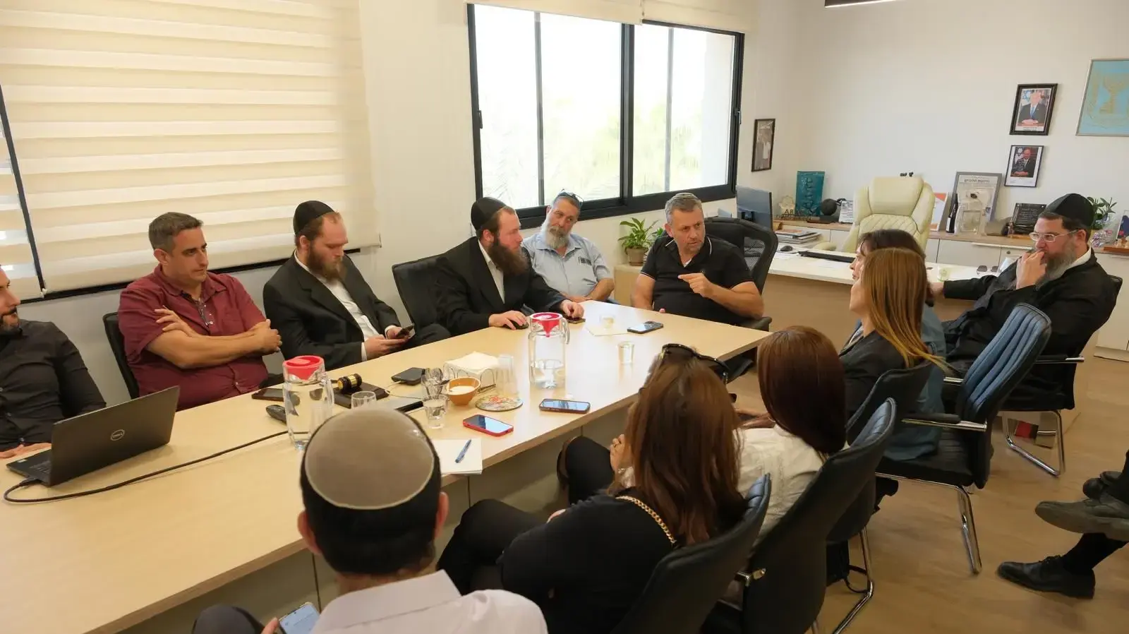 לקראת הקמת המרכז הרפואי, מנכ״לית מכבי במפגש עם ראש העיר ערד