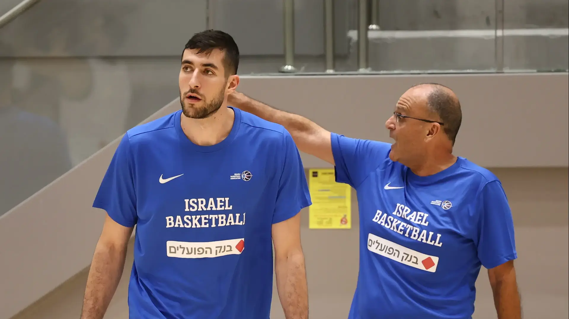 מאמן נבחרת ישראל אריאל בית הלחמי עם יובל זוסמן