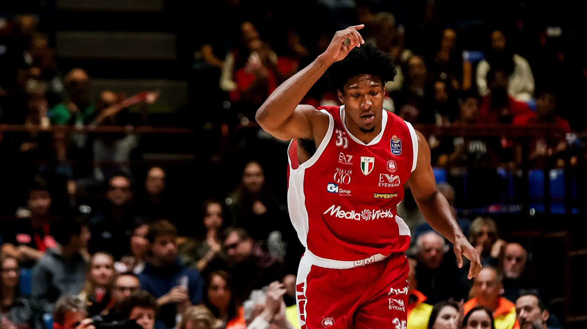 דייויד מקורמק במדי אולימפיה מילאנו