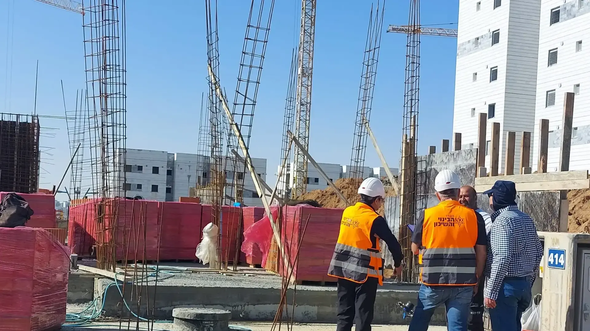 מבצע אכיפה באתר בנייה, ארכיון
