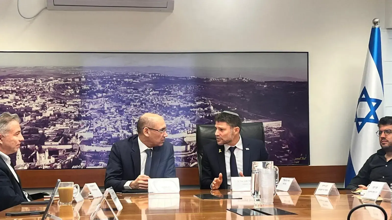 שר האוצר בצלאל סמוטריץ' ונגדי בנק ישראל פרופ' אמיר ירון