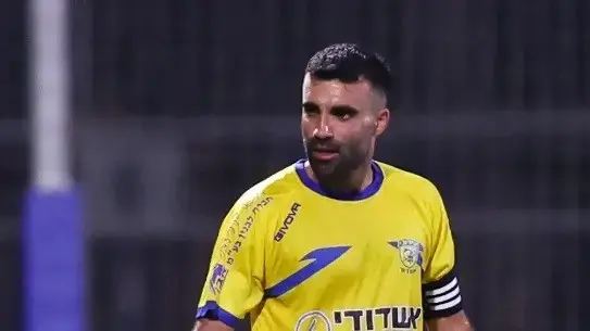 עמית שפירא במדי מכבי עירוני אשדוד עמית שפירא במדי מכבי עירוני אשדוד