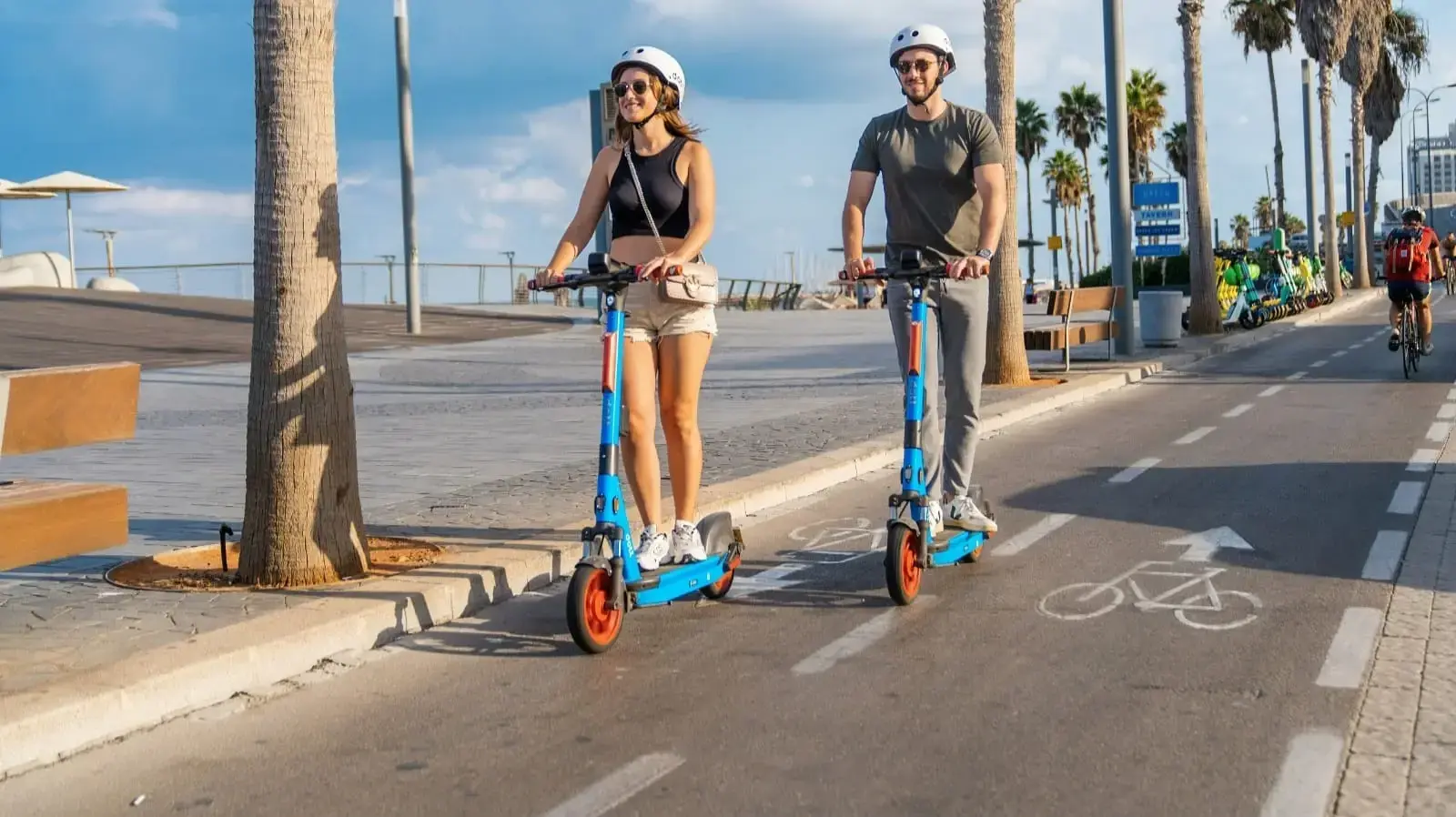רוכבים על קורקינטים של Dott