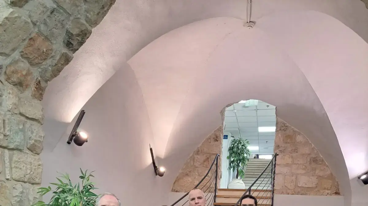 מימין לשמאל: נעם רשלבך, ראש מנהל הפקוטה, פרופ' עומרי קורן, פרופ' אורלי אבני דקנית הפקולטה, ר' מוטי זוננפלד