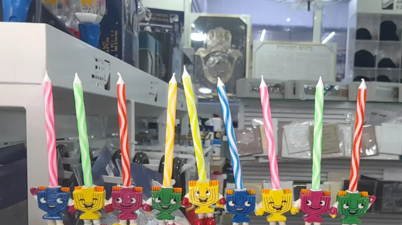 חנוכייה צבעונית לילדים