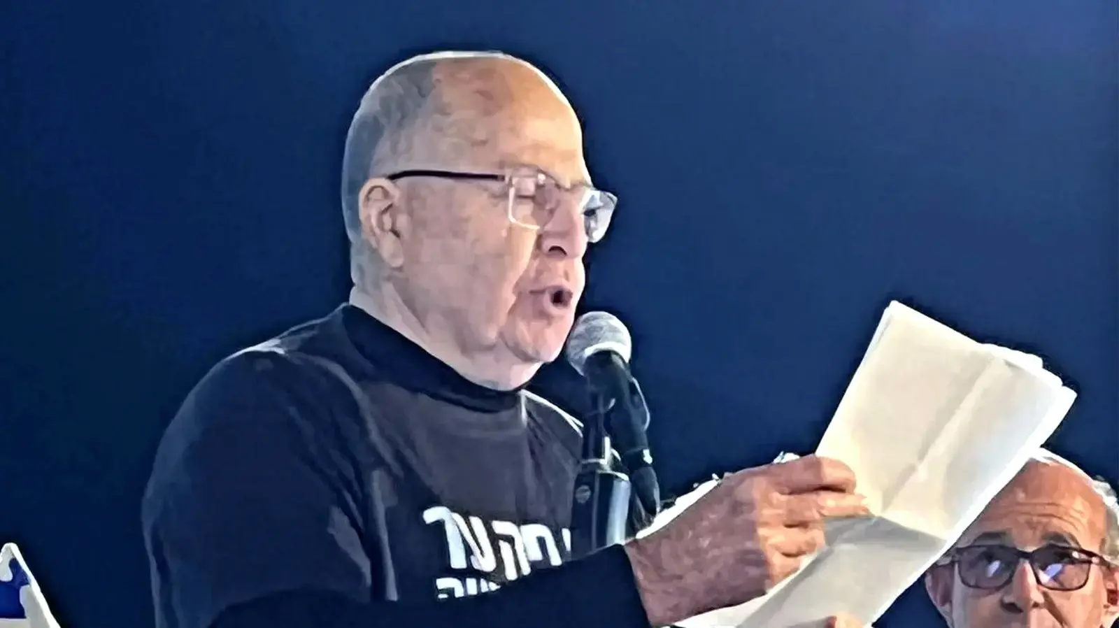 יעלון בהפגנה בבאר שבע