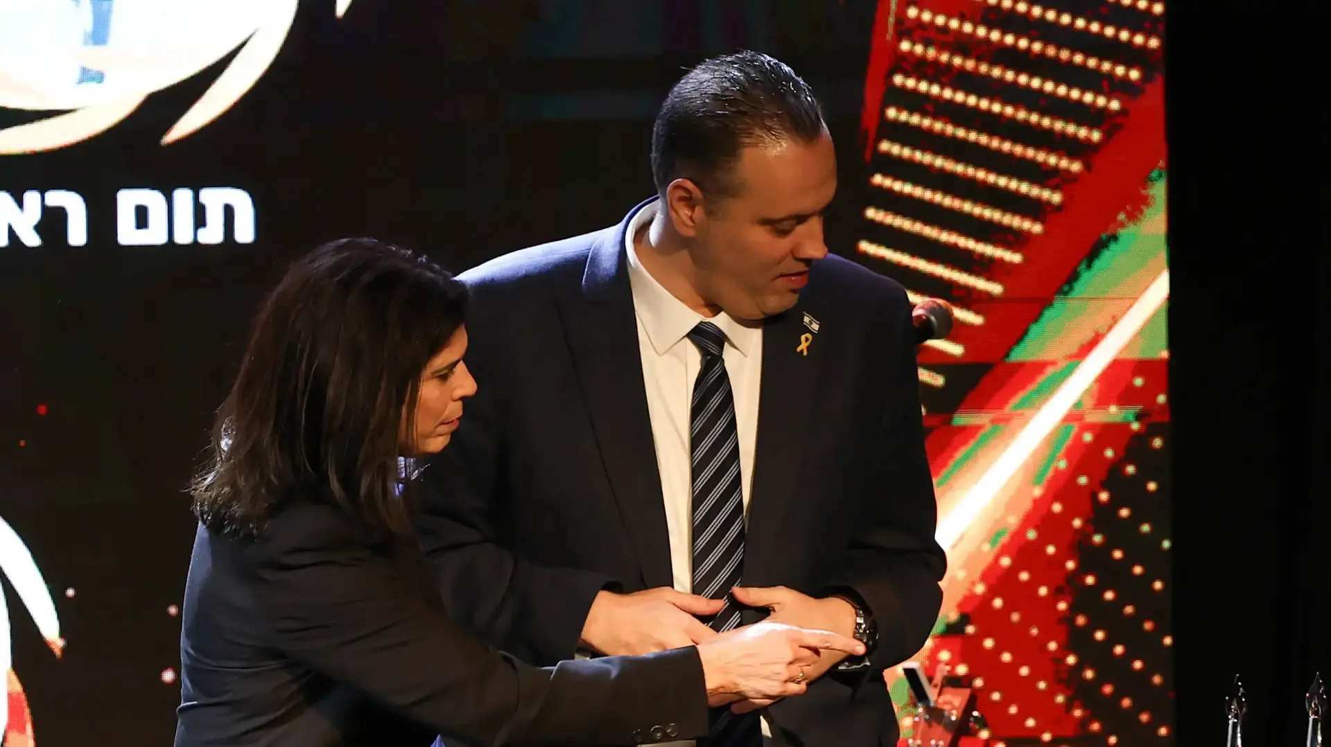 יו"ר הוועד האולימפי יעל ארד לצד שר הספורט מיקי זוהר