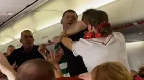 נוסעים שיכורים הלכו מכות בטיסת Jet2
