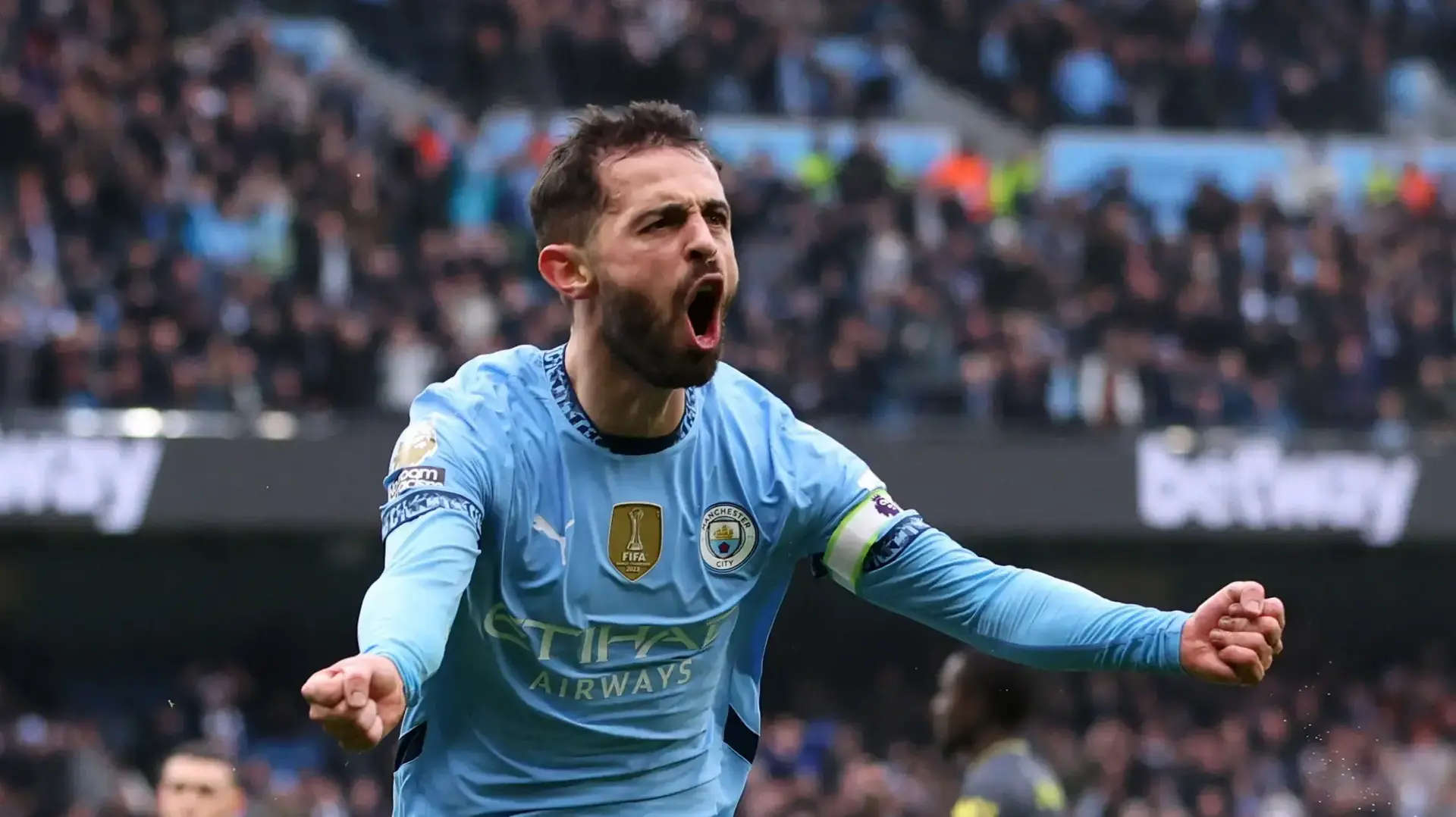 שחקן מנצ'סטר סיטי ברנרדו סילבה חוגג