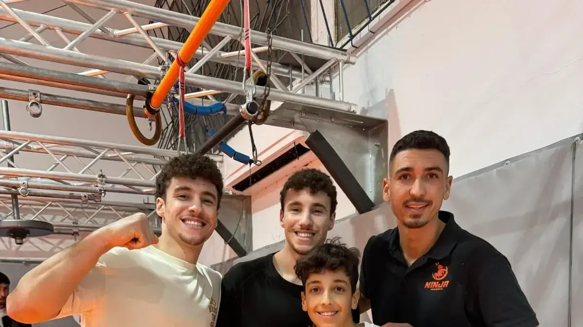 האחים שיר וגל שרים