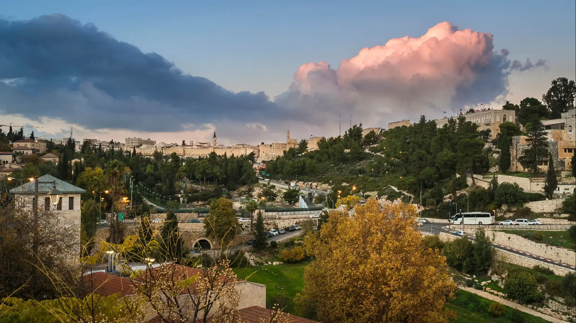 מבט על ירושלים - העיר העתיקה, גיא בן הינום ובריכת הסולטן